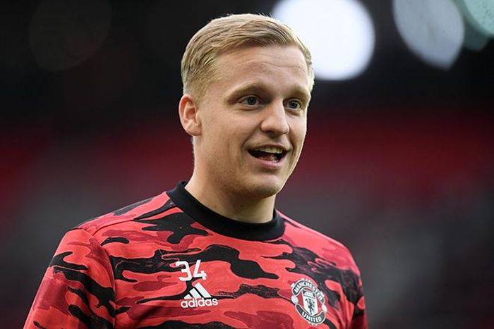 Van de Beek được khuyên nên tới Liverpool