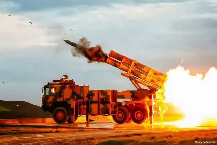 Hệ thống pháo TRG-300 khai hỏa. Ảnh: Military Todays