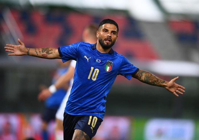 Lorenzo Insigne ăn mừng bàn thắng nâng tỷ số lên 3-0 ở phút 66