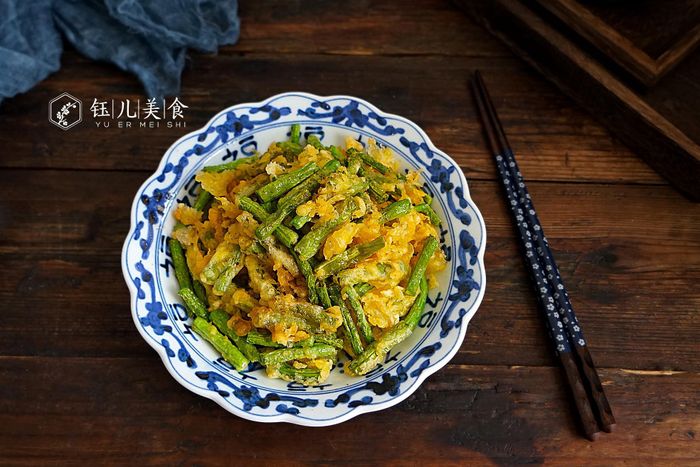 Nếu là tín đồ của đậu đũa, hãy thử ngay món này nhé. Tuy rằng khẩu vị của mỗi người đều khác nhau nhưng món ăn này có vị rất ngon và rất đáng để thử.