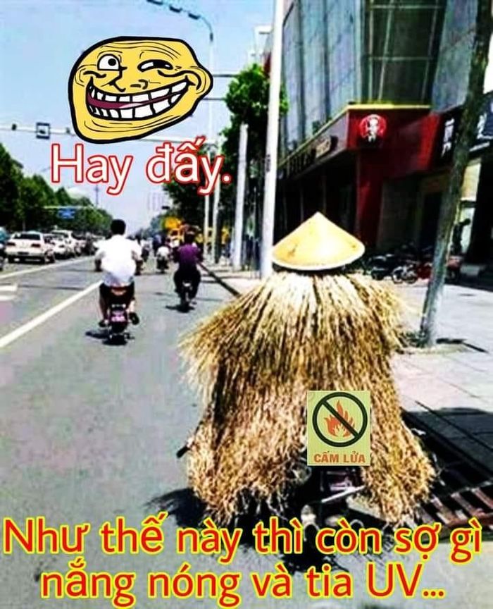 Nắng nóng áo tơi nón lá là nhất.