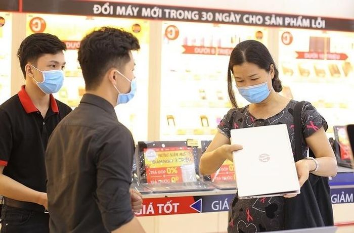 Nhiều mẫu laptop khan hàng, tăng giá (Ảnh: Zing)