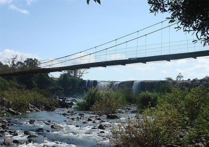 Đến với Đray Nur, cảm giác đầu tiên đến với bạn là một ngọn thác hùng vĩ, thác có chiều dài trên 250m, chiều cao trên 30m, trải rộng khoảng 150m. Ảnh: Y Kpia Mlo.