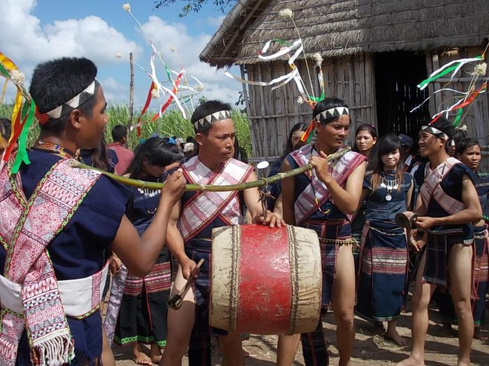 Đồng bào Bahnar ở huyện Đak Pơ trong một buổi sinh hoạt văn hóa. Ảnh: Thanh Nhật