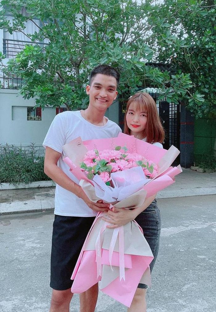 Mạc Văn Khoa cùng vợ hạnh phúc kỷ niệm 6 năm bên nhau. 