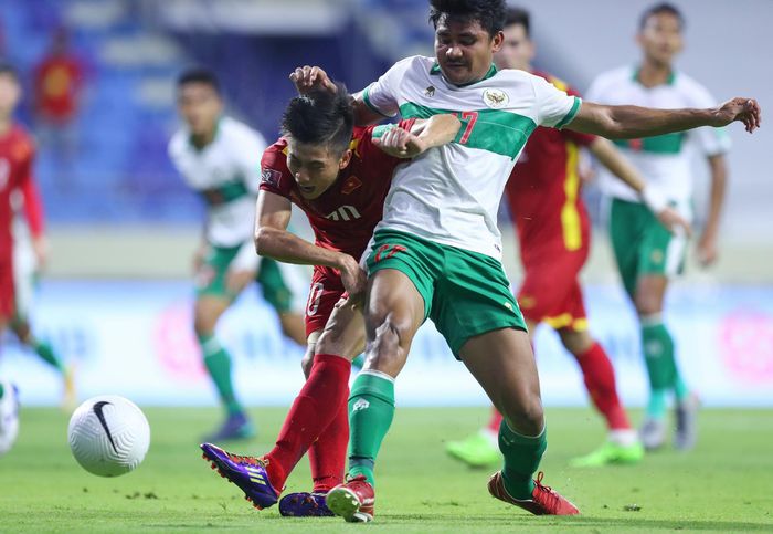  Trước ý kiến cho rằng Indonesia chơi quá bạo lực, ông Shin giải thích: "Chơi rắn không phải là một phần trong chiến thuật của tôi. Các cầu thủ luôn thể hiện tinh thần thi đấu máu lửa. Họ đã thua trận chung kết SEA Games 2019 trước Việt Nam và muốn trả món nợ đó nên chơi quyết tâm". 