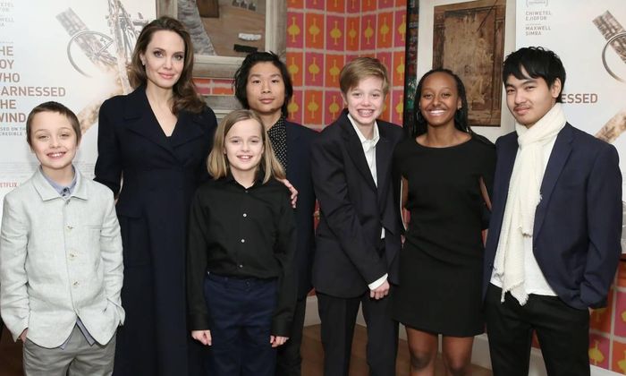  Angelina Jolie cùng các con trong một sự kiện. Ảnh: Page Six. 