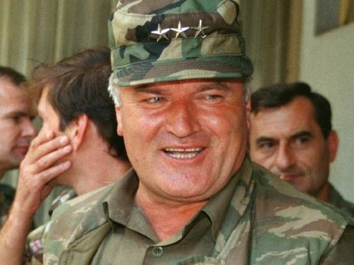 Ratko Mladic khi còn nắm quyền chỉ huy quân đội người Serbia ở Bosnia. Ảnh: BBC.
