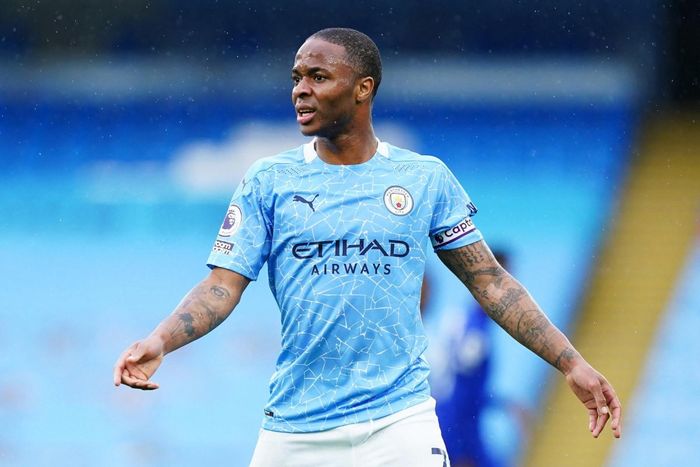 Barca xem xét mua Sterling