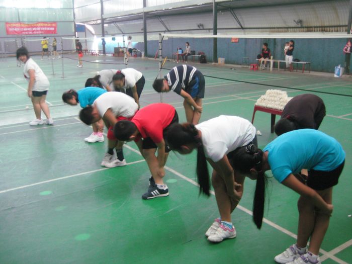 Trước khi chơi thể thao phải vận động thật kỹ và đúng bài