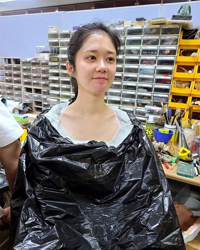 Biểu cảm dễ thương và độ trẻ trung ở tuổi 40 của "Mỹ nhân không tuổi" khiến không ít người phải ghen tị.