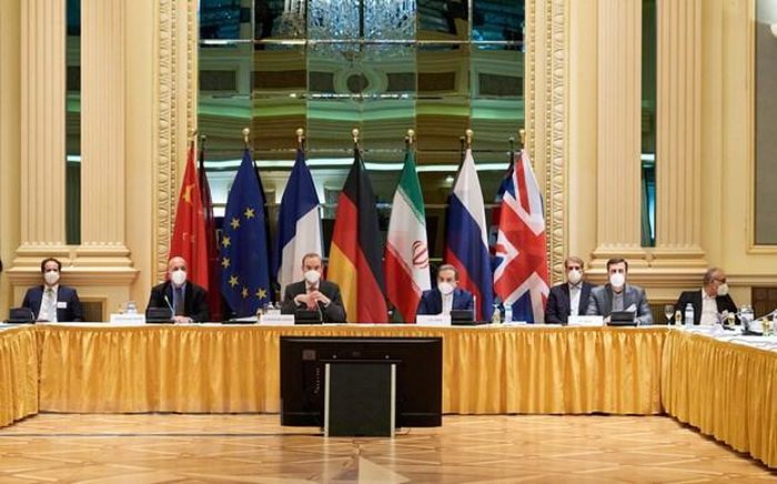 Các nhà ngoại giao của Liên minh châu Âu (EU), Trung Quốc, Nga và Iran tham gia cuộc đàm phán về khôi phục thỏa thuận hạt nhân Iran tại Vienna, Áo ngày 6/4/2021. (Ảnh: AFP/TTXVN)