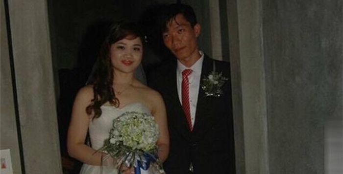 Việc những anh phó nháy không có tâm trên thực tế đã diễn ra nhan nhản trước đó dù cô dâu và chú rể chẳng ngại "rút hầu bao". Ảnh: Facebook