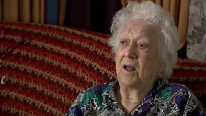 Bà Martha Burton - người chăm sóc con chó triệu phú Lulu ở Nashville, Mỹ. Ảnh: News Channel 5.