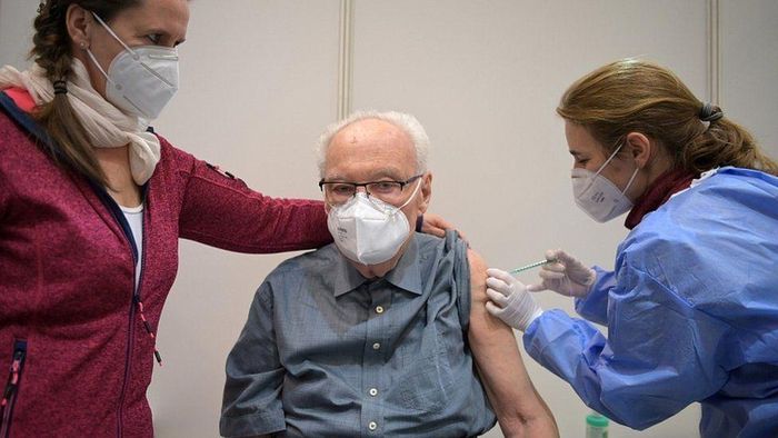  Đức hy vọng kế hoạch tiêm vaccine Covid-19 cho toàn bộ người dân sẽ là chìa khóa đẩy lùi làn sóng lây nhiễm thứ 4. Ảnh: BBC. 