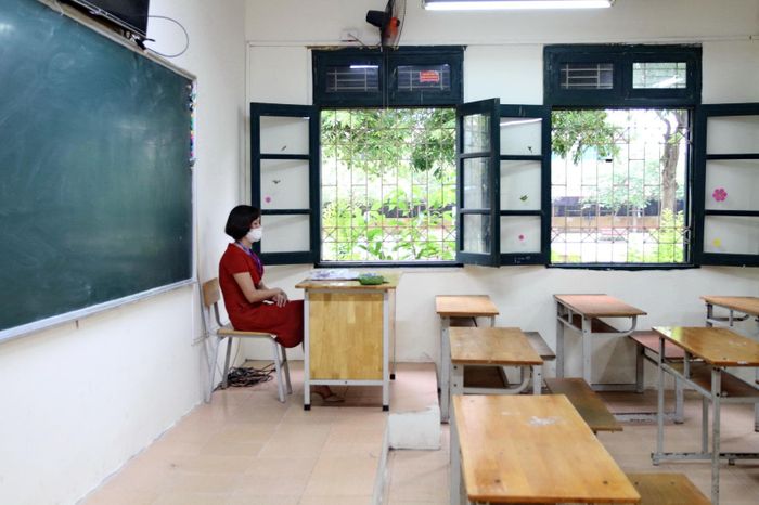 Phòng thi dự phòng chỉ có giáo viên coi thi, không có học sinh