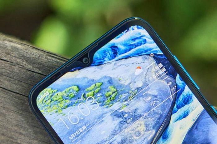 Máy ảnh selfie độ phân giải 5 MP. 