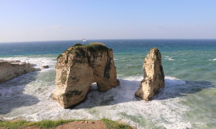  Vách đá Raouche ở ngoài khơi thủ đô Beirut - nơi nhiều người ưa mạo hiểm tìm đến để thử cảm giác mạnh. Ảnh: Dream Time. 