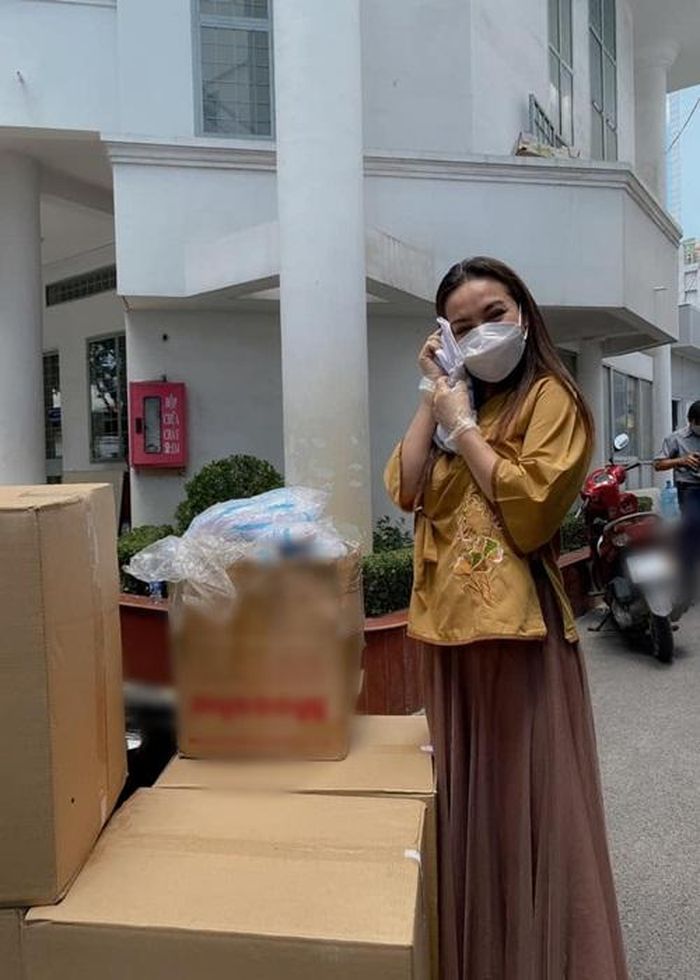 Cụ thể, Phi Nhung từng kêu gọi quyên góp vào tháng 10/2016 và tháng 10/2020. Điều đáng nói là cô từng hứa công khai chuyến từ thiện nhưng đến nay khán giả vẫn chưa thấy nữ ca sĩ cập nhật sao kê giải ngân.