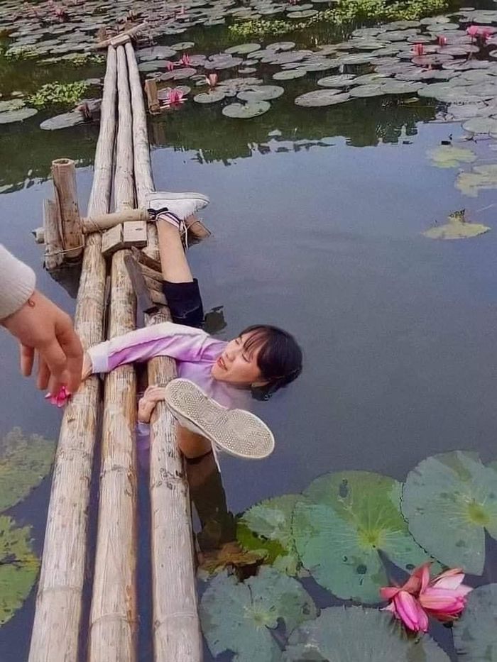 Thà ướt người chứ nhất quyết không để ướt giày.