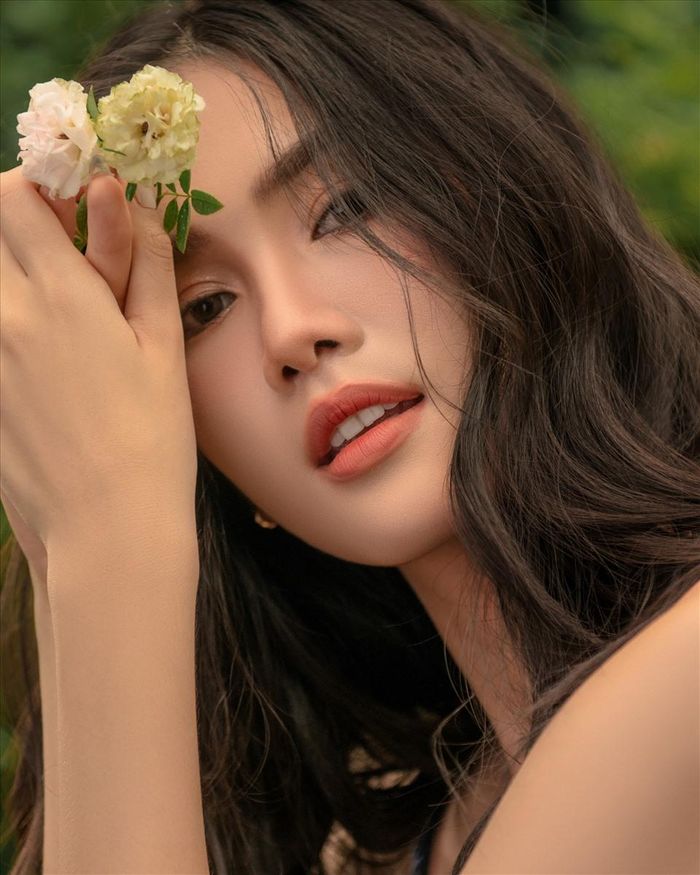 Trong suốt thời gian qua, Á hậu Phương Anh để lại nhiều dấu ấn đáng nhớ bởi nhan sắc xinh đẹp cùng thành tích học tập nổi trội. Bước sang tuổi 23, người đẹp đã tung bộ ảnh kỷ niệm với nhan sắc tựa nàng thơ. Trang fanpage chính thức của cuộc thi Miss International cũng đăng tải hình ảnh chúc mừng cho đại diện đến từ Việt Nam. Ảnh: Huỳnh Trí Nghĩa.