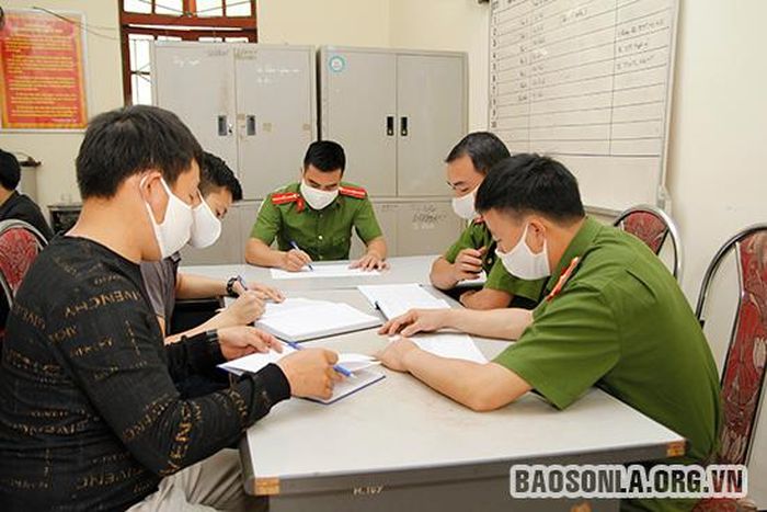 Đội Cảnh sát điều tra tội phạm kinh tế - ma túy (Công an huyện Sốp Cộp) triển khai phương án phòng, chống ma túy.