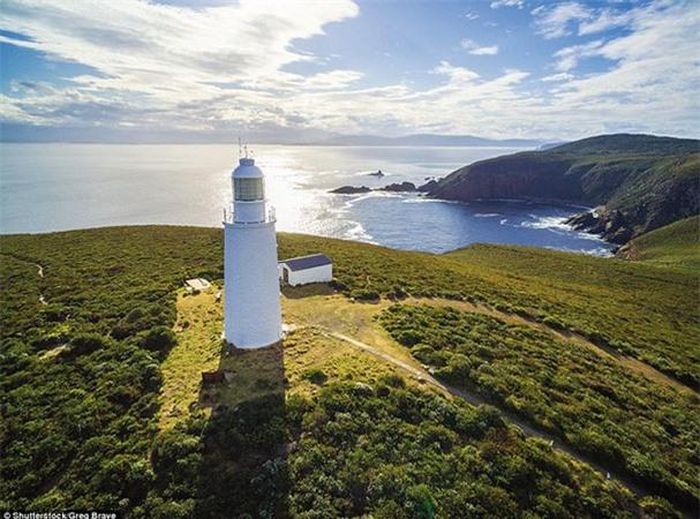  Ngọn hải đăng Cape Bruny, Tasmania, Australia: Là ngọn hải đăng lâu đời thứ hai của Australia, hoạt động từ năm 1838 đến năm 1996, tháp được xây dựng bởi những người tù khổ sai và có chiều cao 13m.