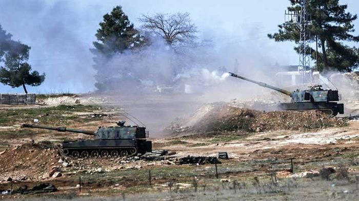 Toàn bộ chiến tuyến ở tỉnh Idlib của Syria đã bị tấn công và theo Ankara, các cuộc pháo kích là phản ứng đối với hành động thù địch nhằm vào một đồn quân sự của Thổ Nhĩ Kỳ, mặc dù họ không đưa ra thông tin cụ thể nào.