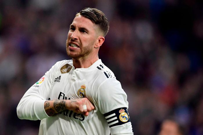  Một số cầu thủ khác cũng thích mặc áo đấu dài tay như Leroy Sane, Sergio Ramos, Kylian Mbappe hay James Rodriguez... Tuy nhiên, có một thực tế là áo dài tay gần như đã "bốc hơi" khỏi thế giới bóng đá trong những năm trở gần đây. Ảnh: Marca. 