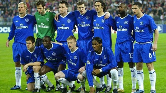  Football Shirt Collective cho biết việc mua áo đấu dài tay trên các trang web của hãng thực sự rất khó. Về giá trị sưu tầm, chúng cũng không thực sự được định giá cao hơn áo ngắn tay cùng điều kiện (năm, chất lượng...). Dù vậy, các fan của dòng áo dài tay có thể sở hữu chúng khi hãng phát hành những bản áo retro. Ảnh: Goal. 
