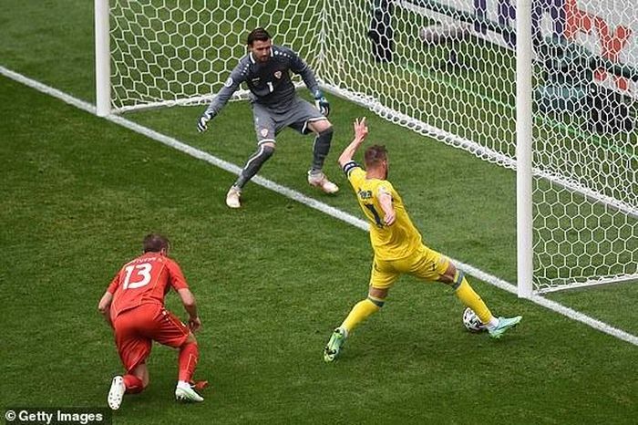 Yarmolenko mở tỷ số trận đấu