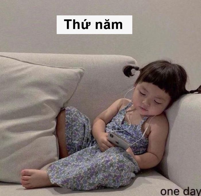 Thứ 5: Học online.