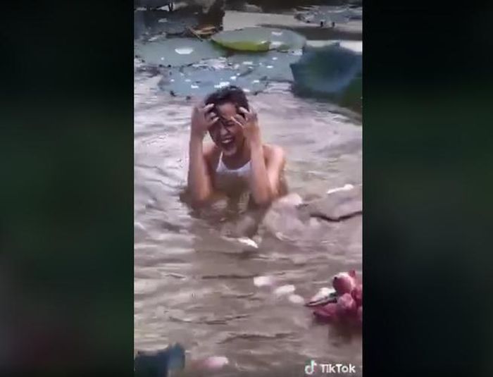 Tuy nhiên, Diệu Linh không hề hoảng sợ mà vẫn rất vui vẻ, lạc quan với tình huống “khó đỡ” này.