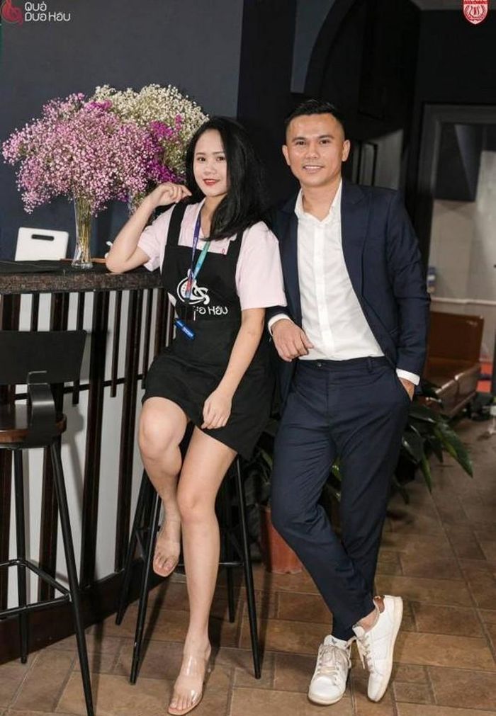 Tú Dưa đăng ảnh chụp cùng con gái, mừng con bước sang tuổi 23 với nhiều khát vọng và thành công. Ái nữ của anh hiện đang là sinh viên khoa thanh nhạc trường Đại học Văn hóa Nghệ thuật Quân đội.