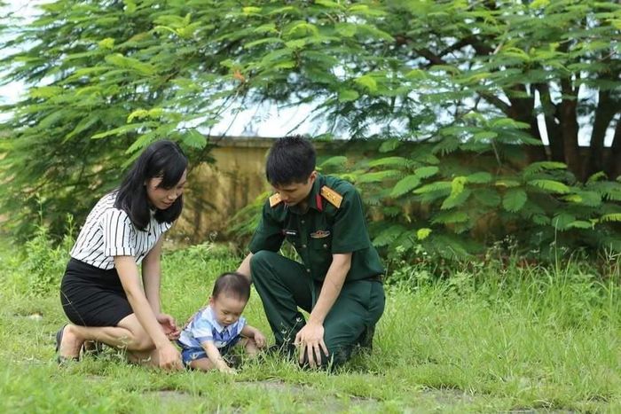 Khoảnh khắc sum vầy của gia đình Trung úy QNCN Nguyễn Ngọc Thành.