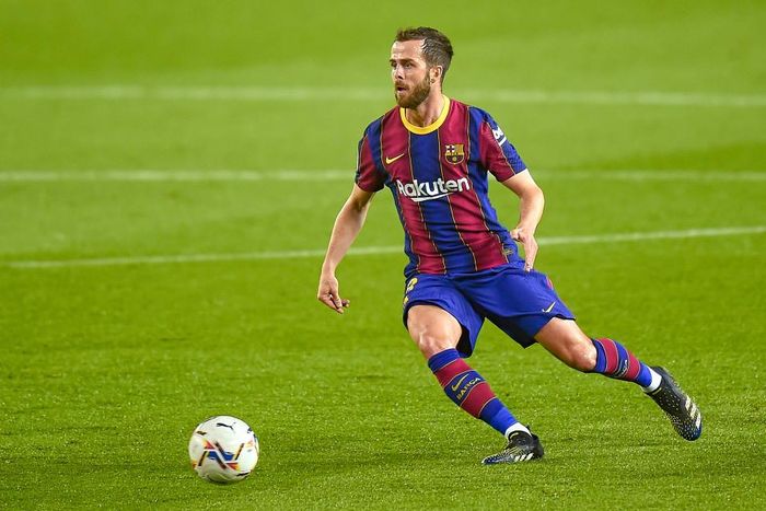 Chelsea có kế hoạch ký Pjanic