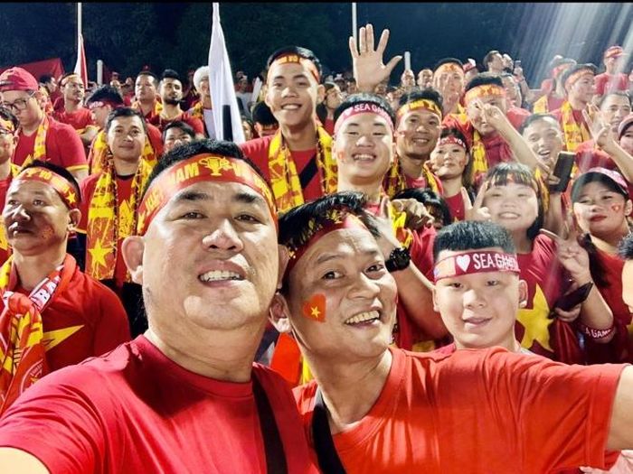* Giả dụ, nếu không dùng con tim của một nghệ sĩ, mà dùng kinh nghiệm và lý trí của một người yêu bóng đá nhiều năm, anh nghĩ 4 đội nào sẽ vào bán kết, đội nào sẽ vô địch?