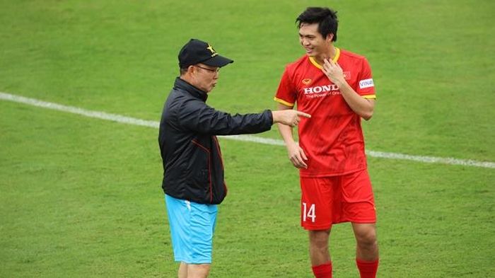 HLV Park Hang Seo bận rộn cùng U23 và đội tuyển Việt Nam. ảnh Hoàng Linh