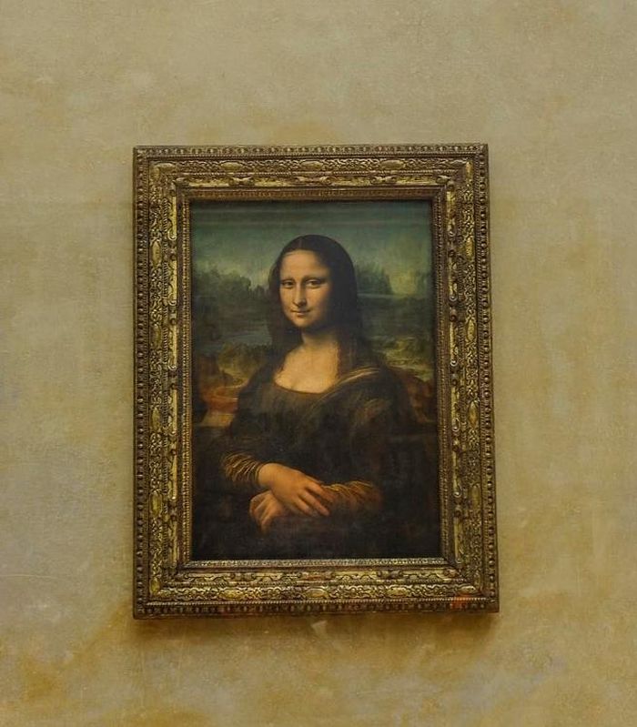 Mona Lisa bản gốc trưng bày tại bảo tàng Louvre (Pháp).