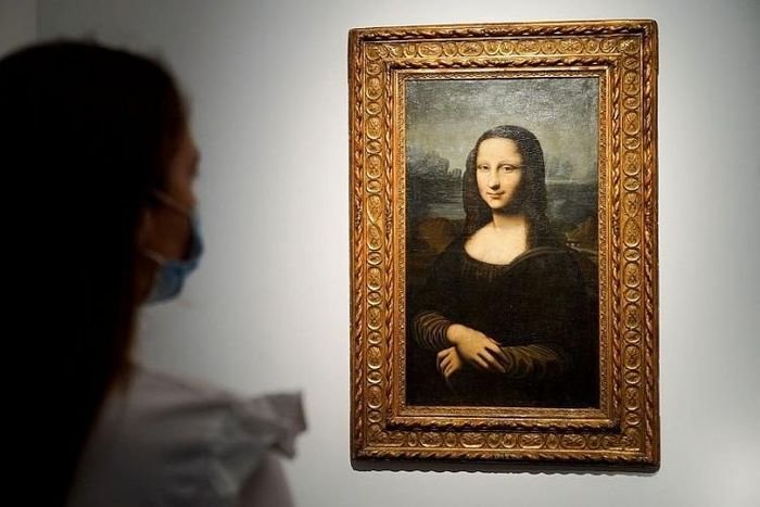 Bức Hekking Mona Lisa được treo tại trụ sở của tổ chức Christie's ở Paris. (Ảnh: Reuters)