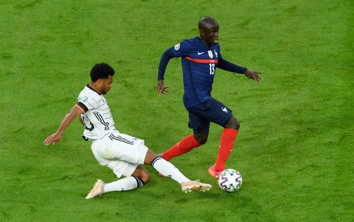 Kante được Chelsea gia hạn