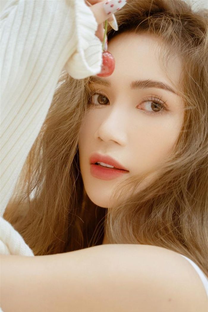 “Hình ảnh tôi luôn sexy, gợi cảm nhưng tôi biết đâu là giới hạn, vì tôi muốn “show” cái đẹp mà mình khổ luyện mới có được, từ đó mới có thể truyền năng lượng tích cực đó đến cho mọi người. Tôi muốn truyền đạt rằng, muốn đẹp thì phải kiên trì và khổ luyện, và tôi muốn là một tấm gương cho các chị em. Vẻ đẹp bên ngoài và bên trong đều cần có thời gian để tu dưỡng, đến một thời điểm gọi là chín mùi của người phụ nữ, bạn sẽ bản lĩnh, độc lập, yên bình, xinh đẹp và biết cách làm bản thân hạnh phúc”, Sĩ Thanh trải lòng.