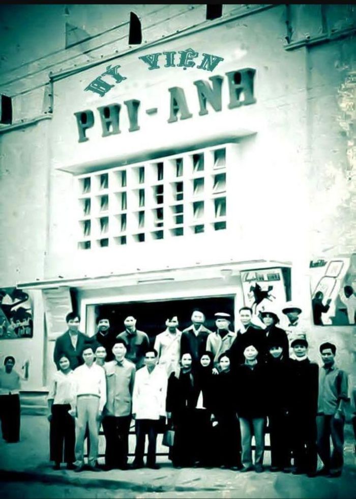 Mặt tiền Rạp Hội An tại Thanh Hóa đã bị sửa, ghép thành Hý viện Phi Anh và gây nhầm lẫn trên mạng xã hội. Nguồn: Internet