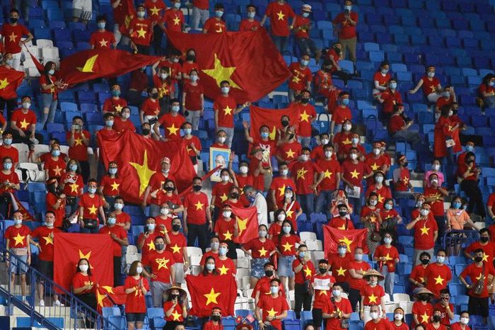 và để giấc mơ World Cup hay hóa rồng thành hiện thực, giờ lúc tất cả chung tay cùng HLV Park Hang Seo gánh vác.