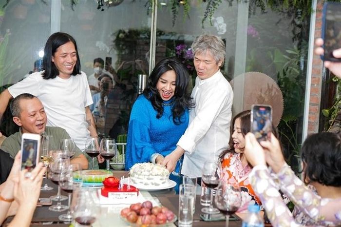 Diva từng trả lời phỏng vấn là chỉ yêu chứ không cưới. Tuy nhiên gần đây trong buổi giới thiệu live show "Hẹn yêu" tại Hà Nội, Thanh Lam kể chị được bạn trai cầu hôn và đã nhận lời.