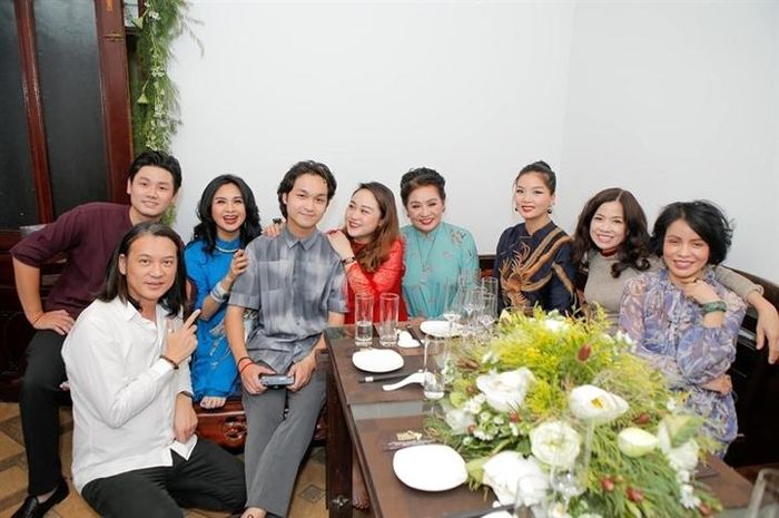 Hiện hai người chưa định ngày tổ chức lễ cưới. Nữ ca sĩ cho biết: "Tất cả tùy thuộc vào chữ duyên".