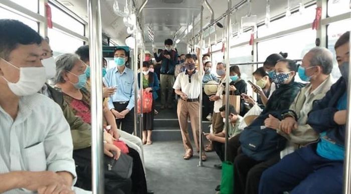 Sử dụng khẩu trang là khuyến nghị hàng đầu của các chuyên gia về an toàn khi “sống chung” với Covid