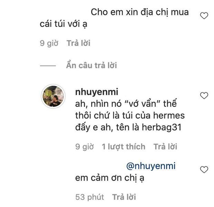 Theo tìm hiểu, chiếc túi xinh xắn được bà xã Văn Quyết diện lên dạo mát là Hermes Herbag 31 có giá dao động từ 60 - 80 triệu đồng.