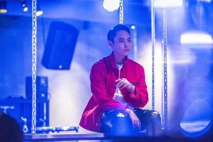 ... rapper Jeong Min Hyuk làm việc online