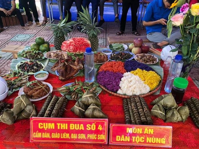 Xôi ngũ sắc, món ngon Lục Ngạn - Ảnh DLBG